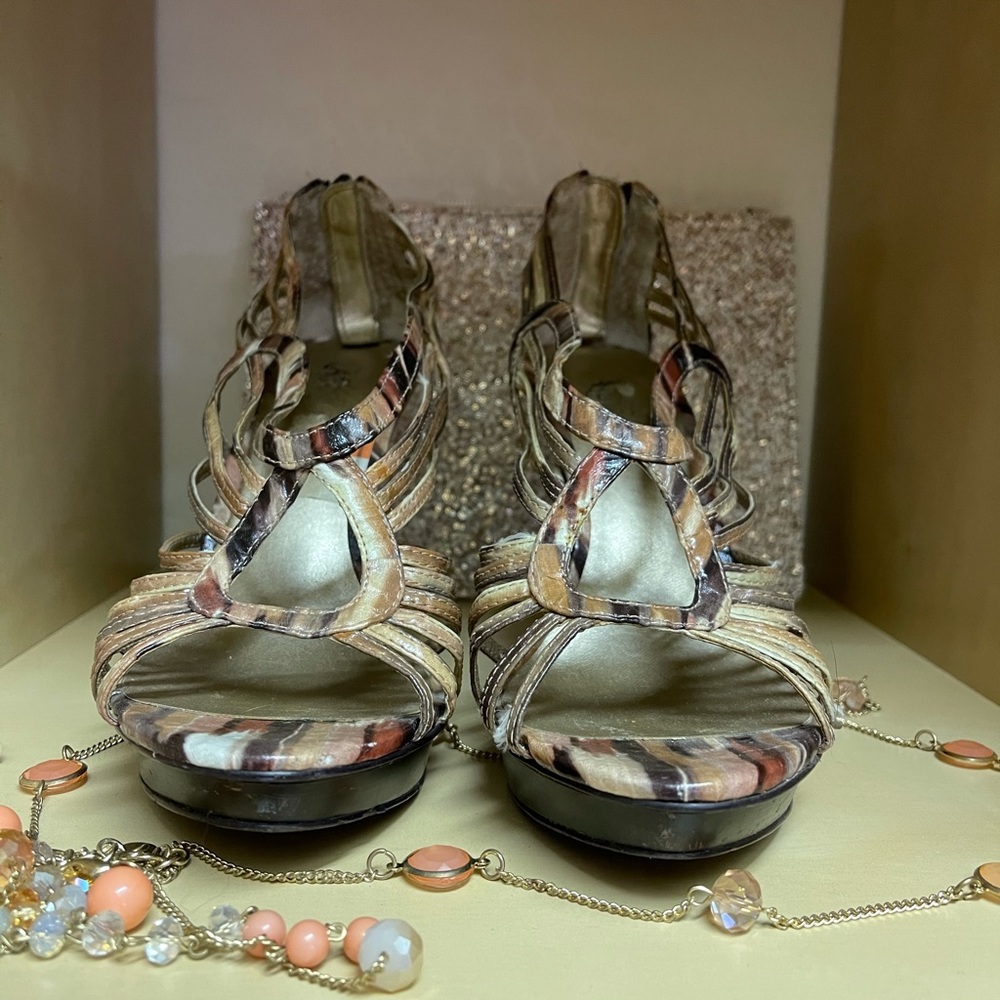 Brown heels - Picture 3 of 3